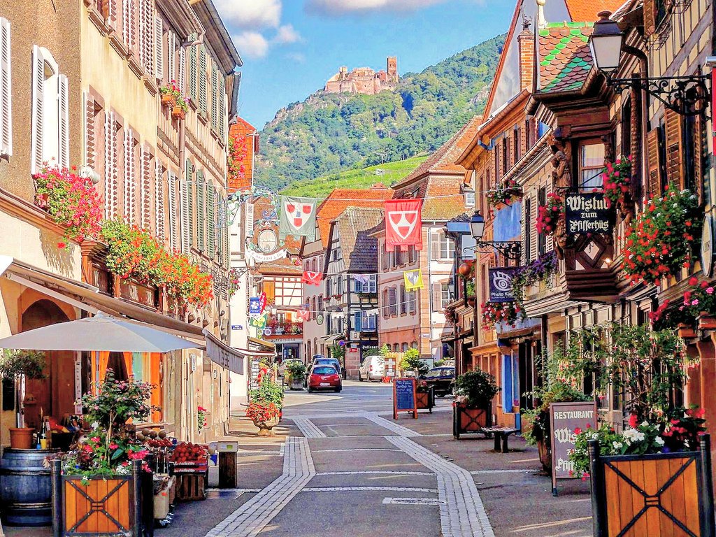 これはメルヘン好きな方に 教えたい場所なんやけど フランスのリボヴィレという街は 映画に出てきそうな カラフルで可愛い街並みが どこまでも続いてて 『これ