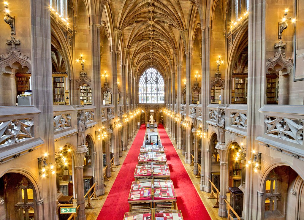 これはハリーポッターの ゲームアプリ発表に 興奮中の方にお知らせなんやけど イギリスのマンチェスターにある ジョン・ライランズ図書館は グリフィンドールの談話室や ダンブルドアの部屋や ハリー達が歩いた廊下などを 連想させる雰囲気が 漂いまくってるので 是非訪れてほしい #おかえりハリポタ 