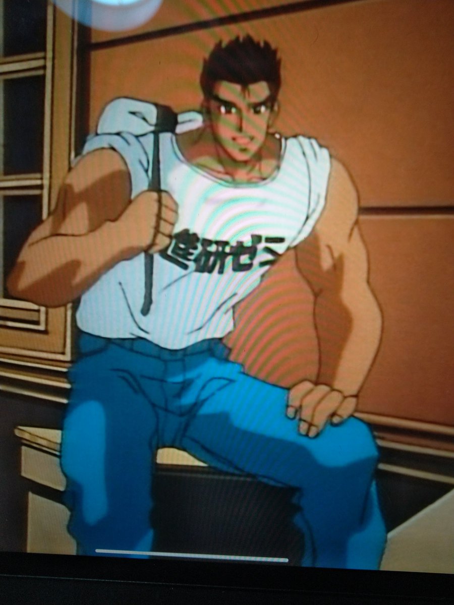 気まぐれでスト2のアニメ観てたらリュウがひどいＴシャツ着てた。 