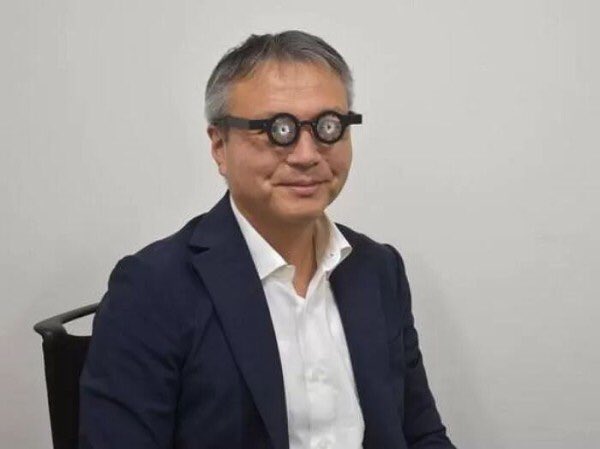 「レーシック手術をしなくても1日1時間かけるだけで視力が1.0に回復するスマートグラス登場」が話題に   