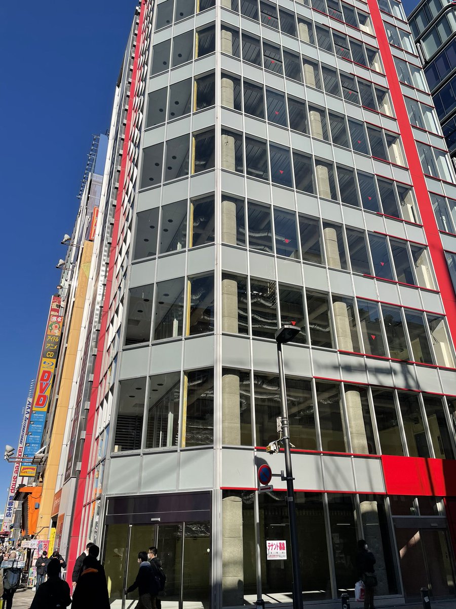 アキバのこの場所にあるビルが丸々空で「テナント募集中」なのはすげぇな