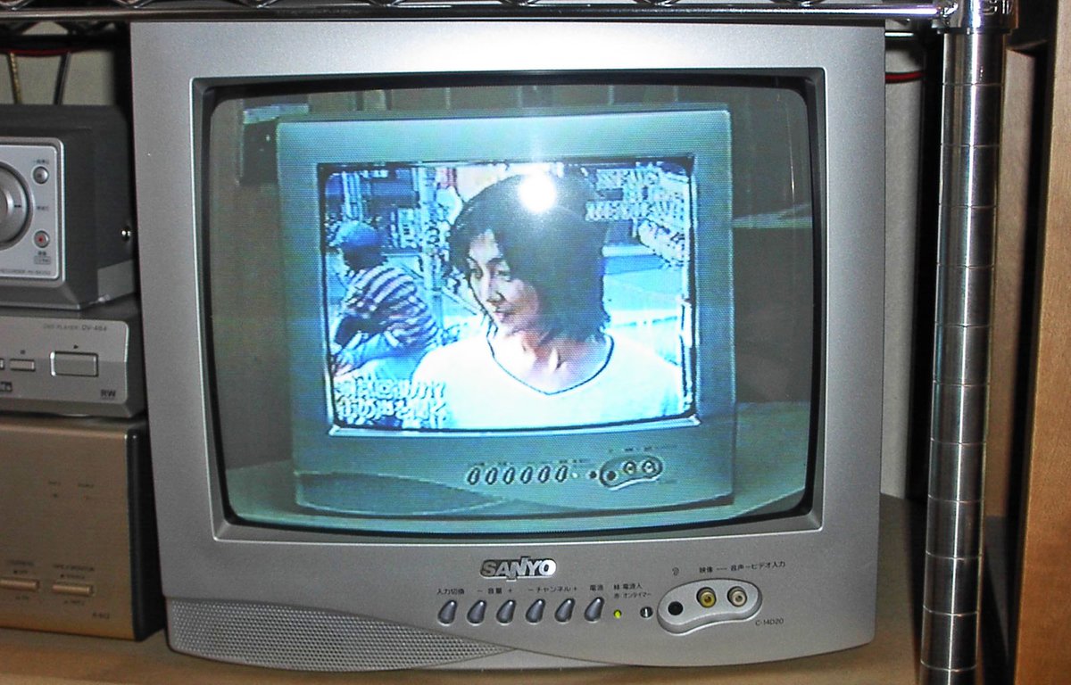 昔ドラマを観てたら同じ型のテレビが劇中に出てきたので慌てて撮った写真 