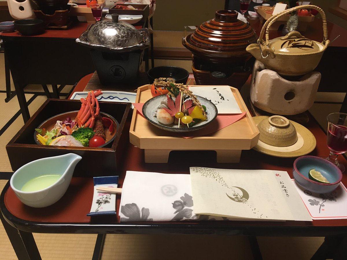 仲居さんとの雑談で旅行の理由を尋ねられ、母が長く看ていた祖母が1年前に他界したことを話した