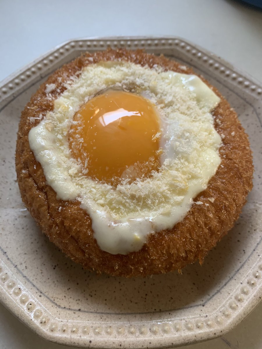 ヤマザキのカレーパンが歴代最安値の50円だったのでいつものやつにして食う 