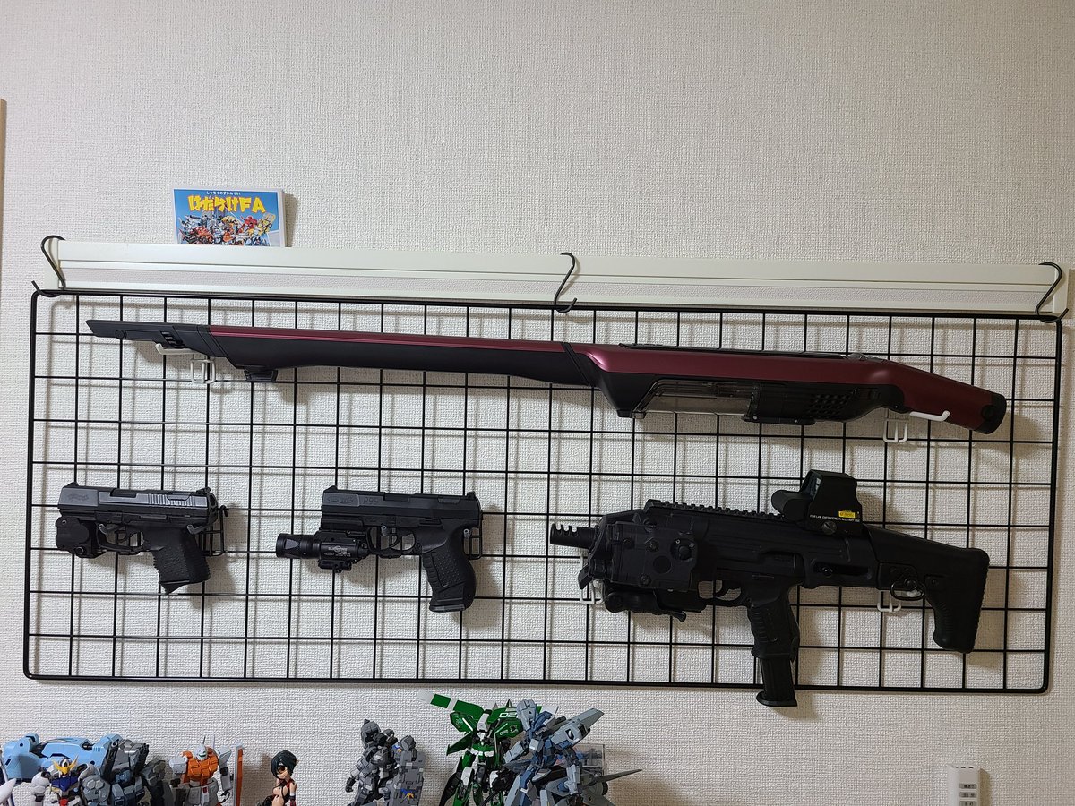 悪ふざけでガンラックに掃除機引っ掛けてみたけど違和感がどっか行った 