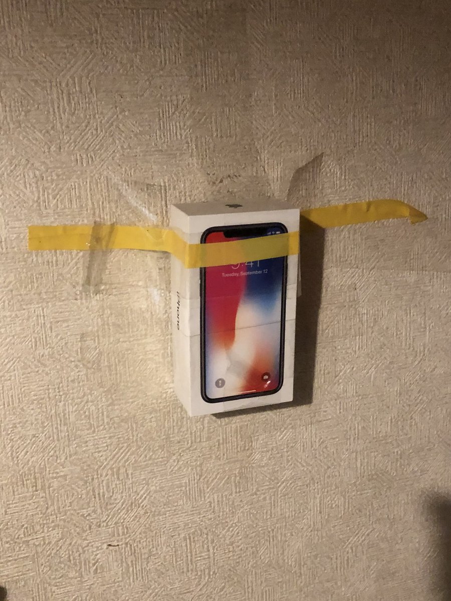 壁にゴキブリいてすかさずiPhoneの箱に閉じ込めて封印してから早2年 