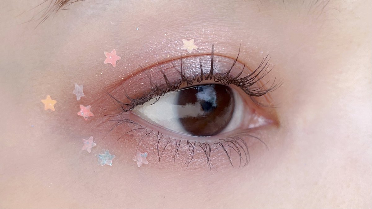 友達にもらったZEESEAの星形アイシャドウが最高すぎてずっとこれを付けて浮かれていたい