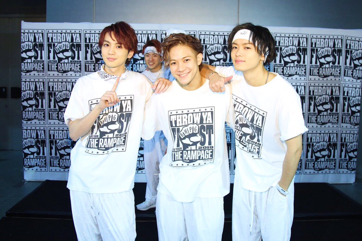 岩谷翔吾です😊  昨日で22歳になりましたー✨  誕生日カウントダウンはメンバー16人にサプライズで祝って頂きました😭  アリーナツアーや 5月10日には映画「チア男子‼︎」の公開もあるので、盛り上げていけるよう頑張ります🔥  メンバーの皆さんありがとうございました😊