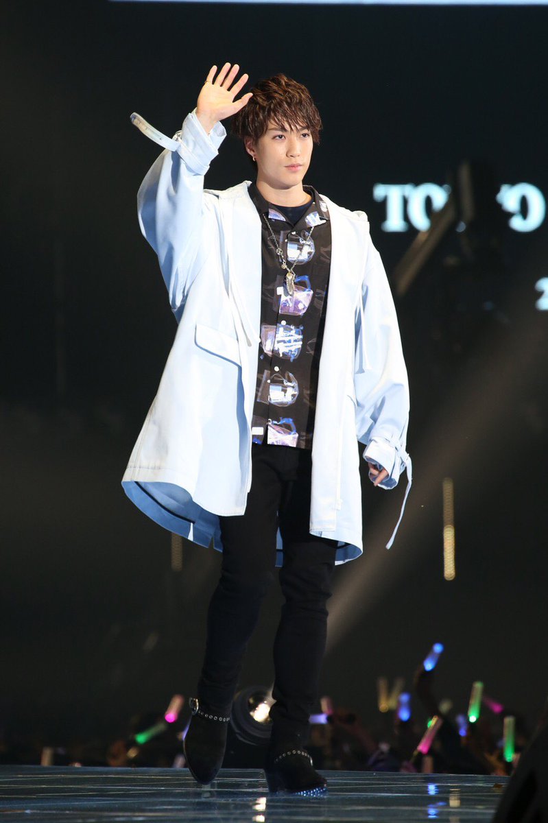 藤原樹です😼  今日はTGCに出演させて頂きました✨  1人で歩くランウェイは緊張しましたが、モデルさんになりきって歩かせて頂きました😎笑  プリレジェも更に盛り上げて行きたいと思います🤴🤴  #TGC #プリレジェ #チームネクスト 