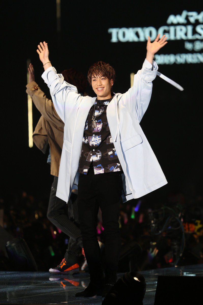 藤原樹です😼  今日はTGCに出演させて頂きました✨  1人で歩くランウェイは緊張しましたが、モデルさんになりきって歩かせて頂きました😎笑  プリレジェも更に盛り上げて行きたいと思います🤴🤴  #TGC #プリレジェ #チームネクスト 