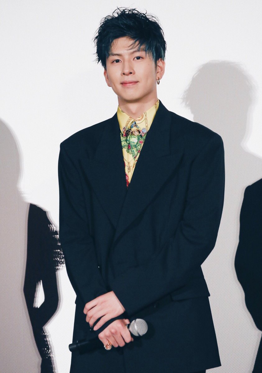 長谷川慎です🙋‍♂️  昨日の映画【PRINCE OF LEGEND】 初日舞台挨拶のOFF SHOTです🤴🏻  EXILE TRIBE mobileにも別SHOTを沢山載せるので是非チェックお願いします🙋‍♂️  @PRINCELEGEND_PR  #PRINCEOFLEGEND #プリレジェ 