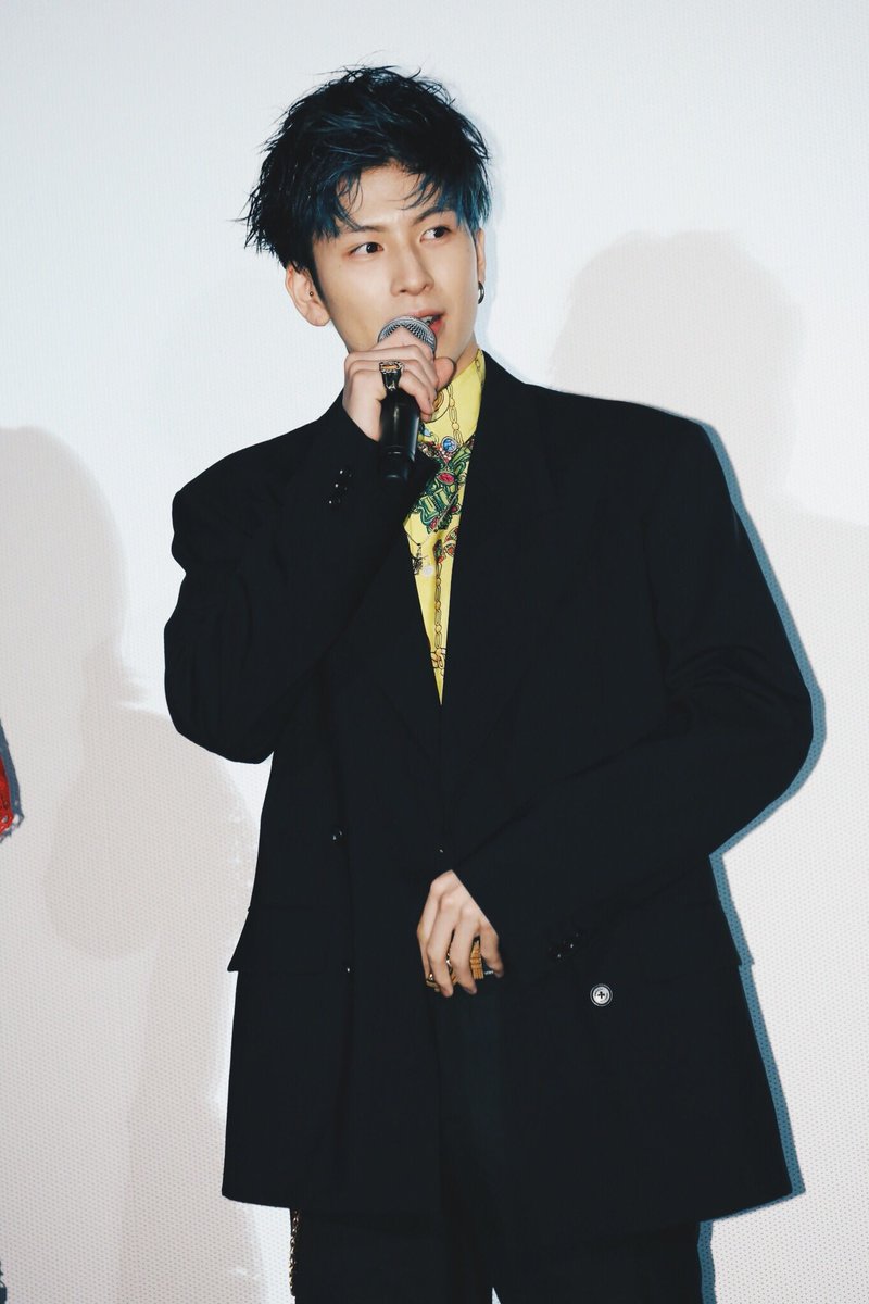 長谷川慎です🙋‍♂️  昨日の映画【PRINCE OF LEGEND】 初日舞台挨拶のOFF SHOTです🤴🏻  EXILE TRIBE mobileにも別SHOTを沢山載せるので是非チェックお願いします🙋‍♂️  @PRINCELEGEND_PR  #PRINCEOFLEGEND #プリレジェ 