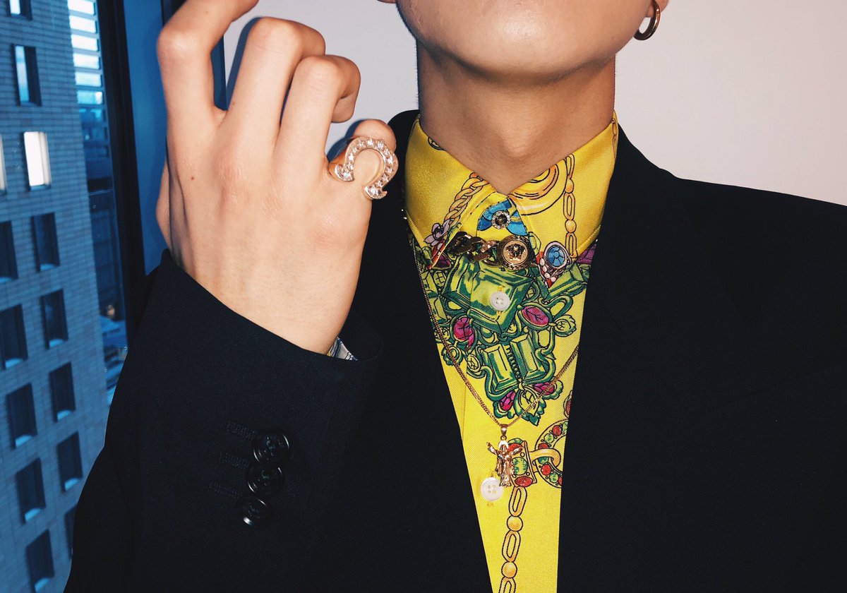 長谷川慎です🙋‍♂️  昨日の映画【PRINCE OF LEGEND】 初日舞台挨拶のOFF SHOTです🤴🏻  EXILE TRIBE mobileにも別SHOTを沢山載せるので是非チェックお願いします🙋‍♂️  @PRINCELEGEND_PR  #PRINCEOFLEGEND #プリレジェ 