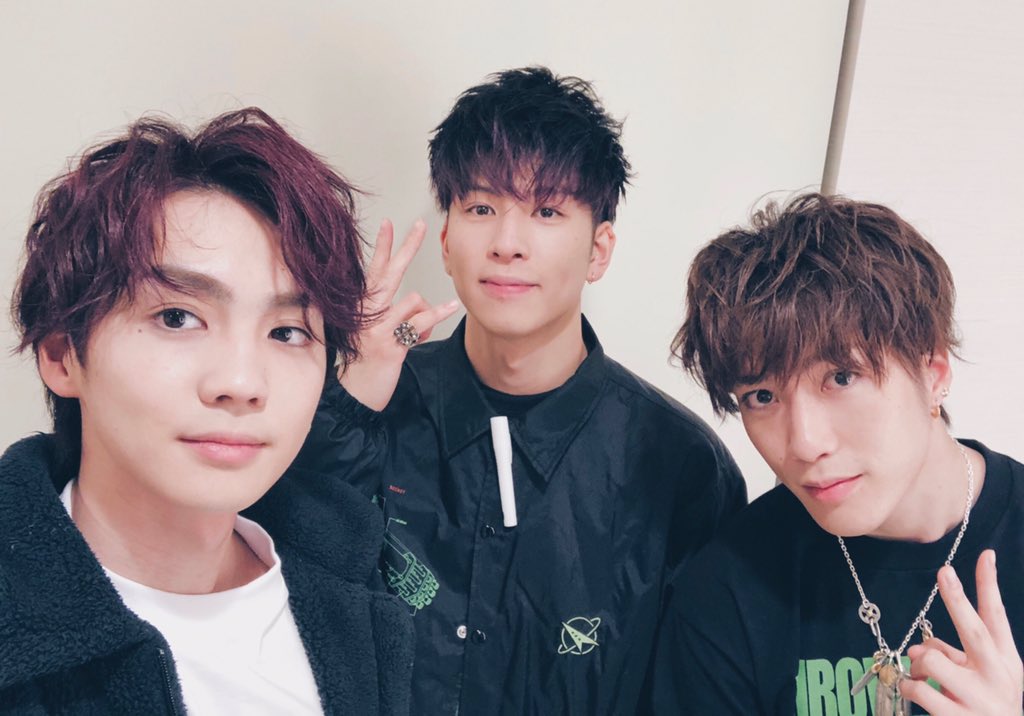 🤴🏻 取材用にインナーカラー紫に変えました👾🧬  久しぶりに