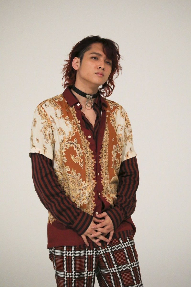 メンバーセレクトのメイキングショット公開📸 「FEARS」MVの公開を記念してメイキングショットを公開✨ 最後はこの4人☺️ 「FEARS」MUSIC VIDEO⬇️ 「FEARS」配信URL⬇️ #THERAMPAGE #FEARS #恐怖新聞 #陣 #川村壱馬 #浦川翔平 #鈴木昂秀