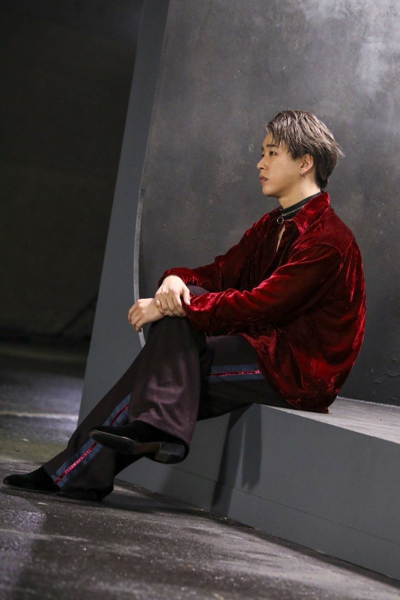 メンバーセレクトのメイキングショット公開📸 「FEARS」MVの公開を記念してメイキングショットを公開✨ 最後はこの4人☺️ 「FEARS」MUSIC VIDEO⬇️ 「FEARS」配信URL⬇️ #THERAMPAGE #FEARS #恐怖新聞 #陣 #川村壱馬 #浦川翔平 #鈴木昂秀