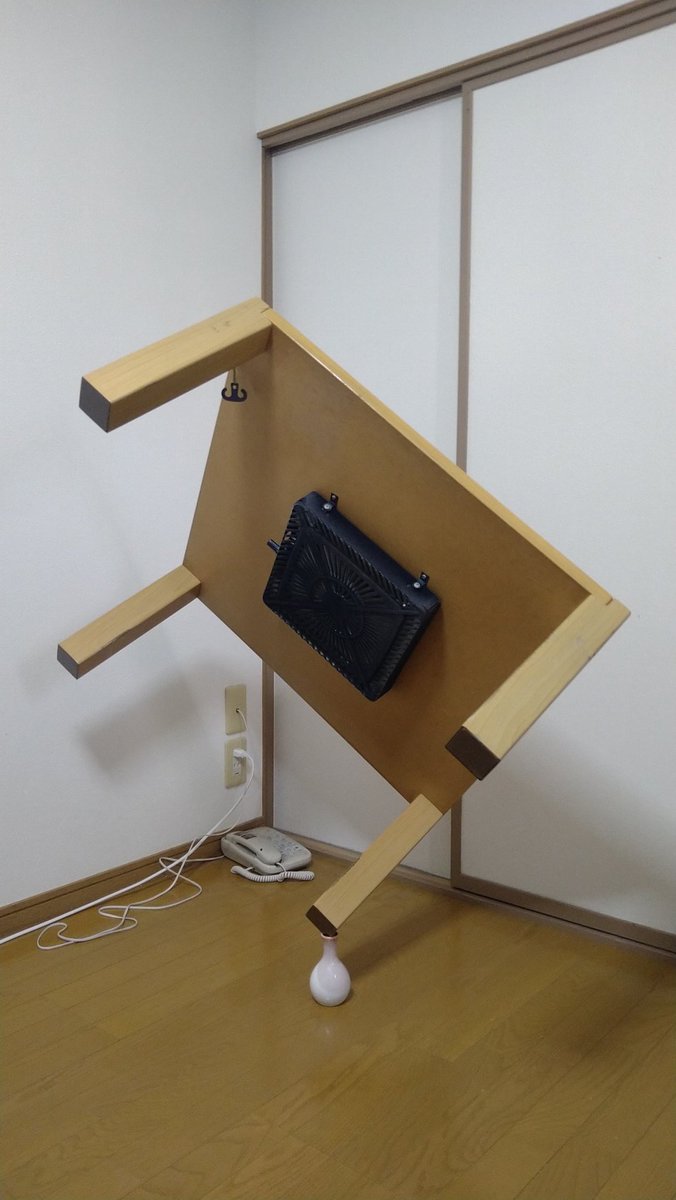 「徳利の上にテーブルを乗せられる」という発見を共有しますね。 