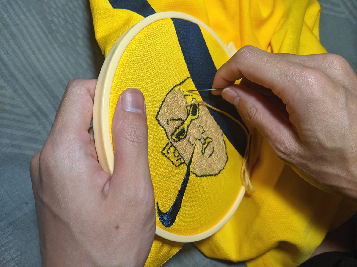 「NIKEのロゴマークって“鼻毛真拳”にしても違和感ないかも」と思ったので、家にあったNIKEの短パンにボーボボの刺繍を施してみました