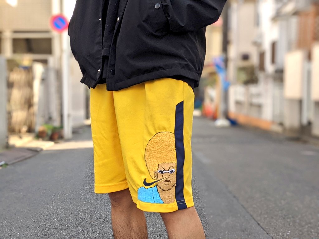 「NIKEのロゴマークって“鼻毛真拳”にしても違和感ないかも」と思ったので、家にあったNIKEの短パンにボーボボの刺繍を施してみました