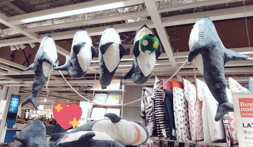 IKEAでサメが縄跳びしてた 