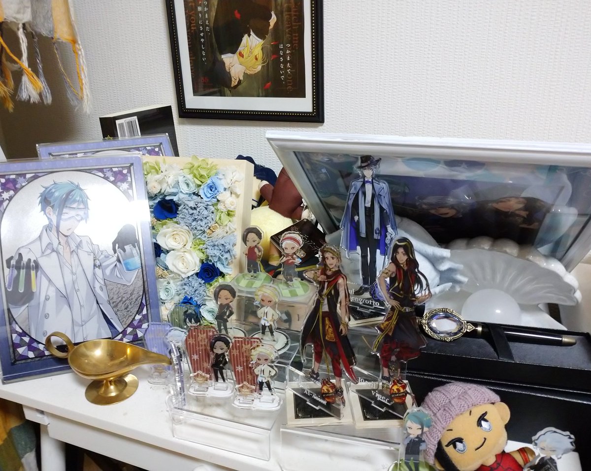 地震のときに、グッズの倒壊を、たった一人で阻止してくれたアズール・アーシェングロットがこちらです