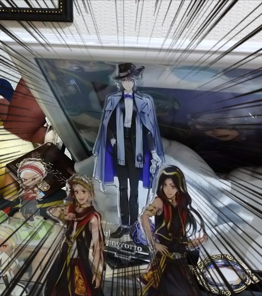 地震のときに、グッズの倒壊を、たった一人で阻止してくれたアズール・アーシェングロットがこちらです