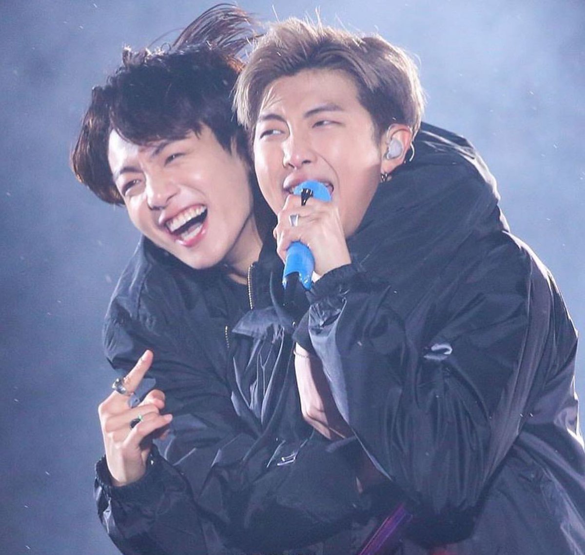 7社からスカウトされてて憧れのYGのオーディションを受けて連絡を待っていたのにナムに惚れ込んでBig Hitに決めたジョングク大正解だったしもうこれは運命だったんだ😭😭😭😭😭 