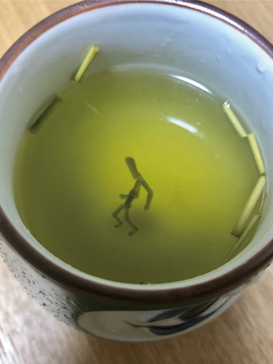 見て見て！ 茶柱がジョジョ立ちした！ 
