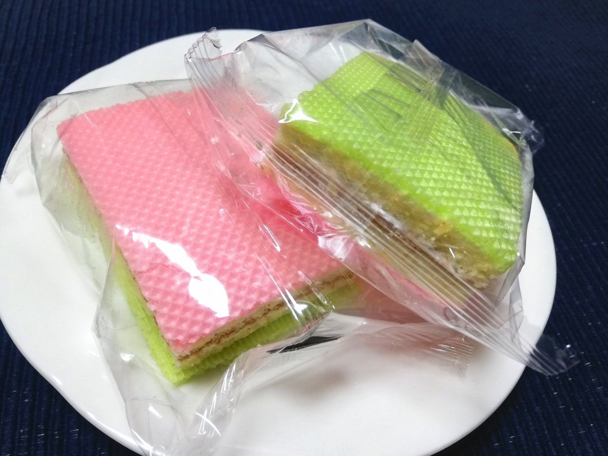 このパンみんなほんとに知らない?? カステラサンドっていうんだけど、、、 全国区じゃないと言われ驚愕だけどまだ疑ってる、、、