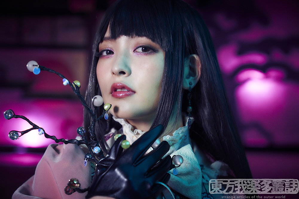 【完全独占】上坂すみれコスプレ撮影で聞く東方Projectとの出会いと、夢中になった理由 #上坂すみれ ( @uesaka_official )さんが「東方我楽多叢誌」に初登場