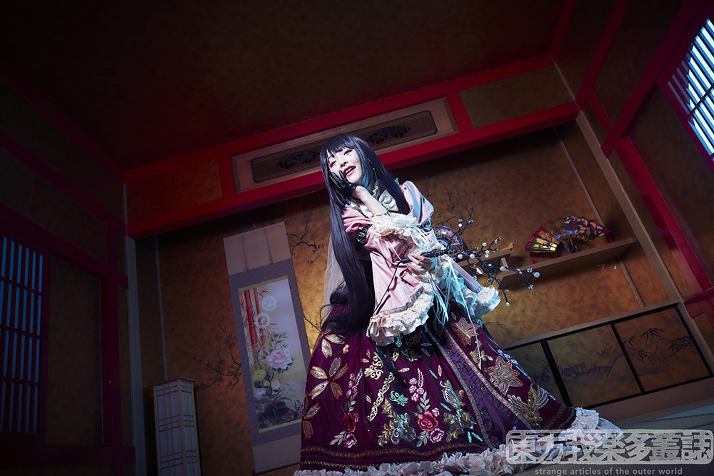 【完全独占】上坂すみれコスプレ撮影で聞く東方Projectとの出会いと、夢中になった理由 #上坂すみれ ( @uesaka_official )さんが「東方我楽多叢誌」に初登場