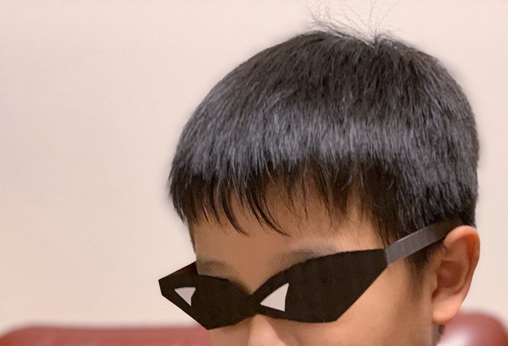 きりえで知られる滝平二郎の絵を、きりえで眼鏡にしてみる