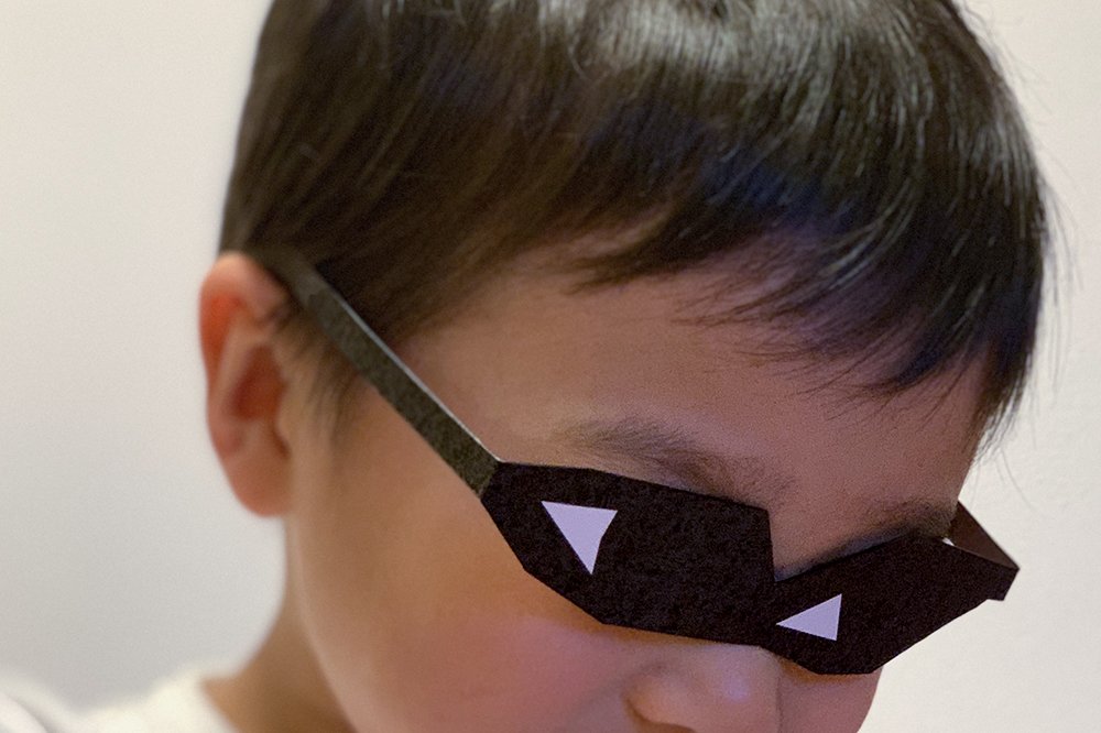 きりえで知られる滝平二郎の絵を、きりえで眼鏡にしてみる