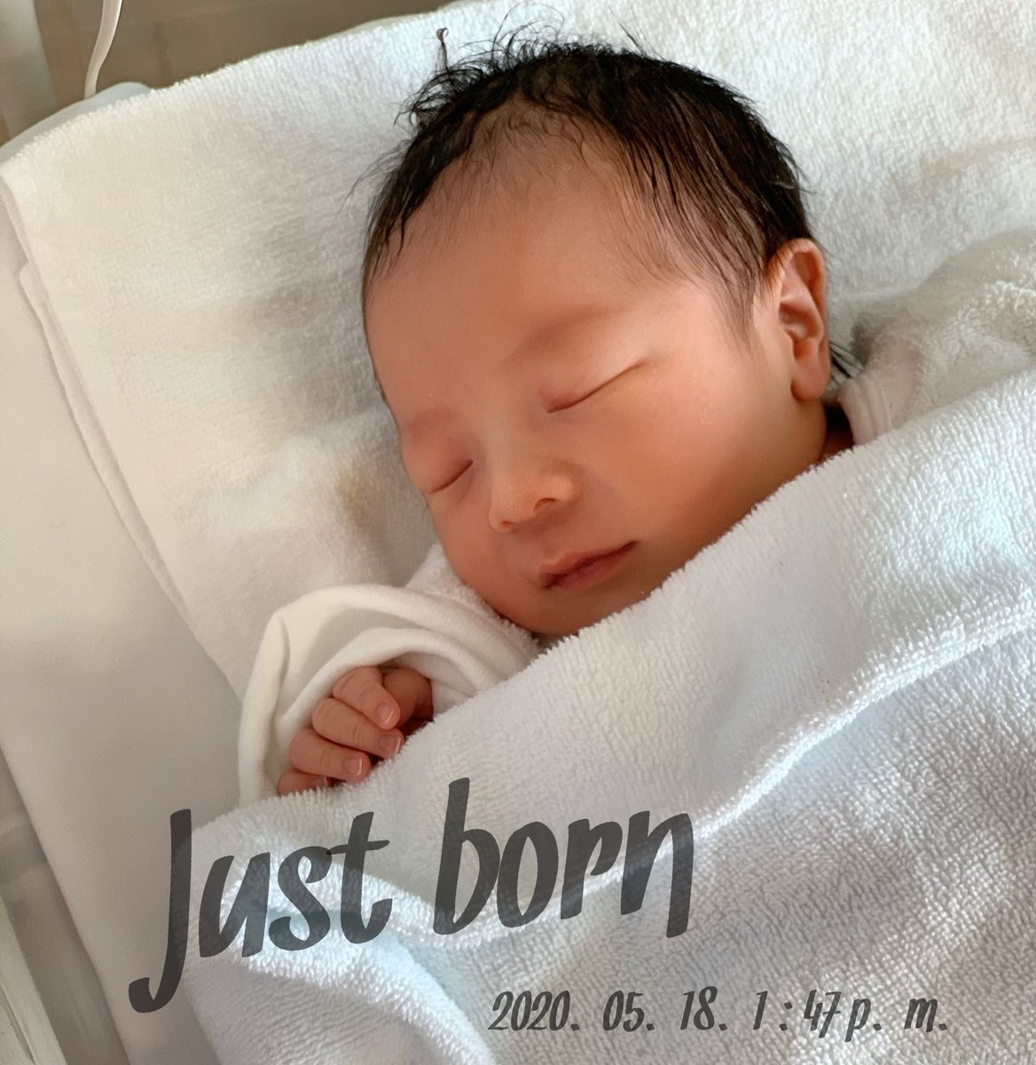 ご報告໒꒱ 2020,05,18 / p.m.1:47 3000gの男の子誕生しました👼🏻❤️ 産まれてきてくれてありがとう♩¨̮ 強い母になって、3人で幸せな家庭を築きたいと思います🥰 You're our greatest treasure!!💋 #出産報告