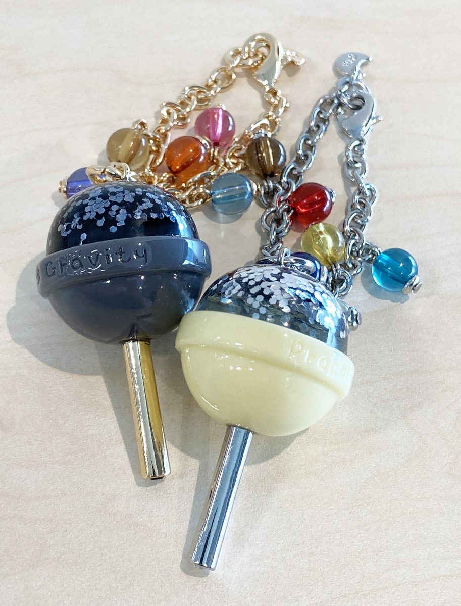 陽「キラキラカラフルバッグチャームは、ロリポップキャンディー型でーす
