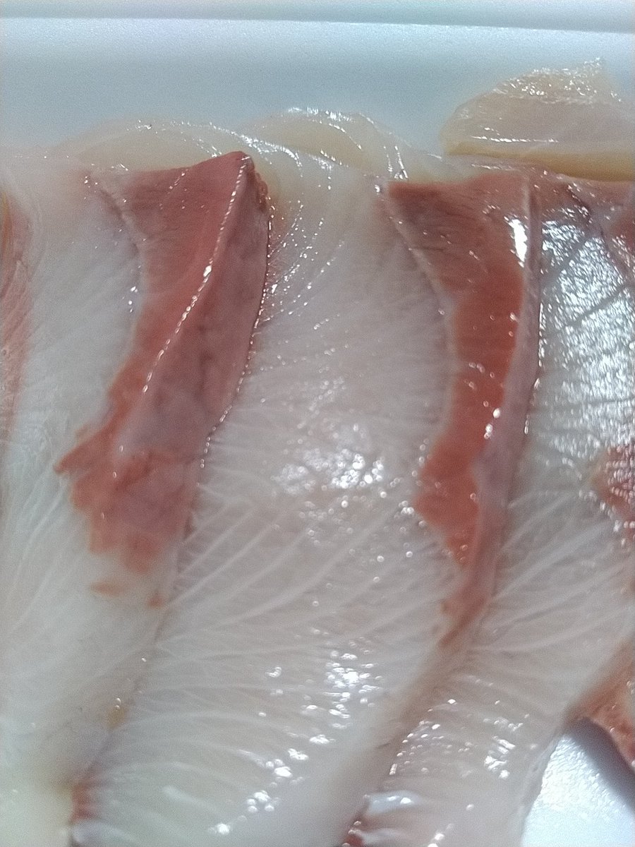 鰤刺身を胡麻油と塩で食べると旨いとか言ったの 酒とまんねーじゃねーか 