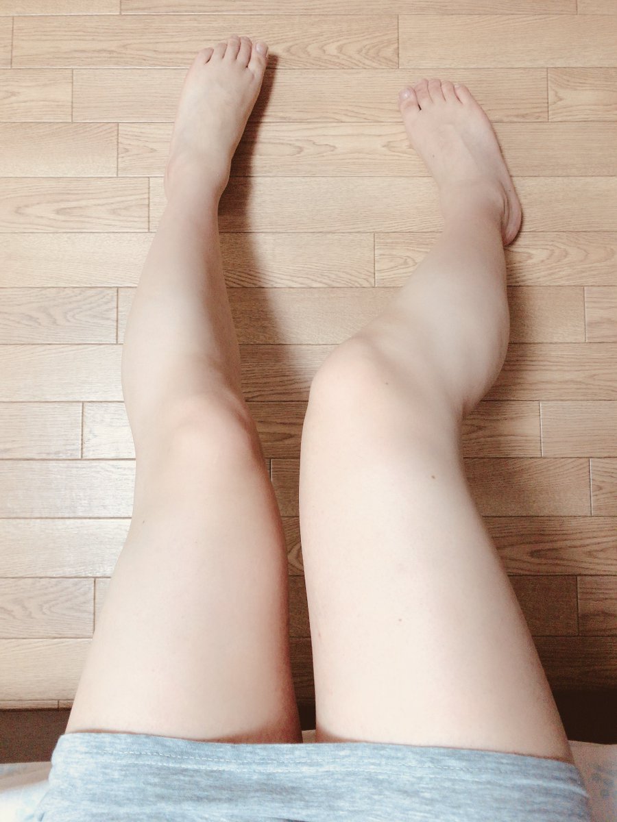 あと残念ながらこの写真の足は40歳になる中年男性のボクの足です