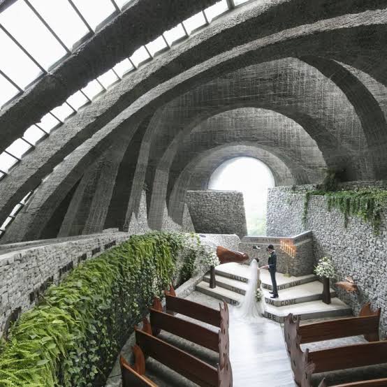 親族だけなので祝いは必要ない」と上司と先輩(仲が良い)と言ったら、その僅かなヒントだけで当日違わずここに祝電送りつけてきたの強かったな