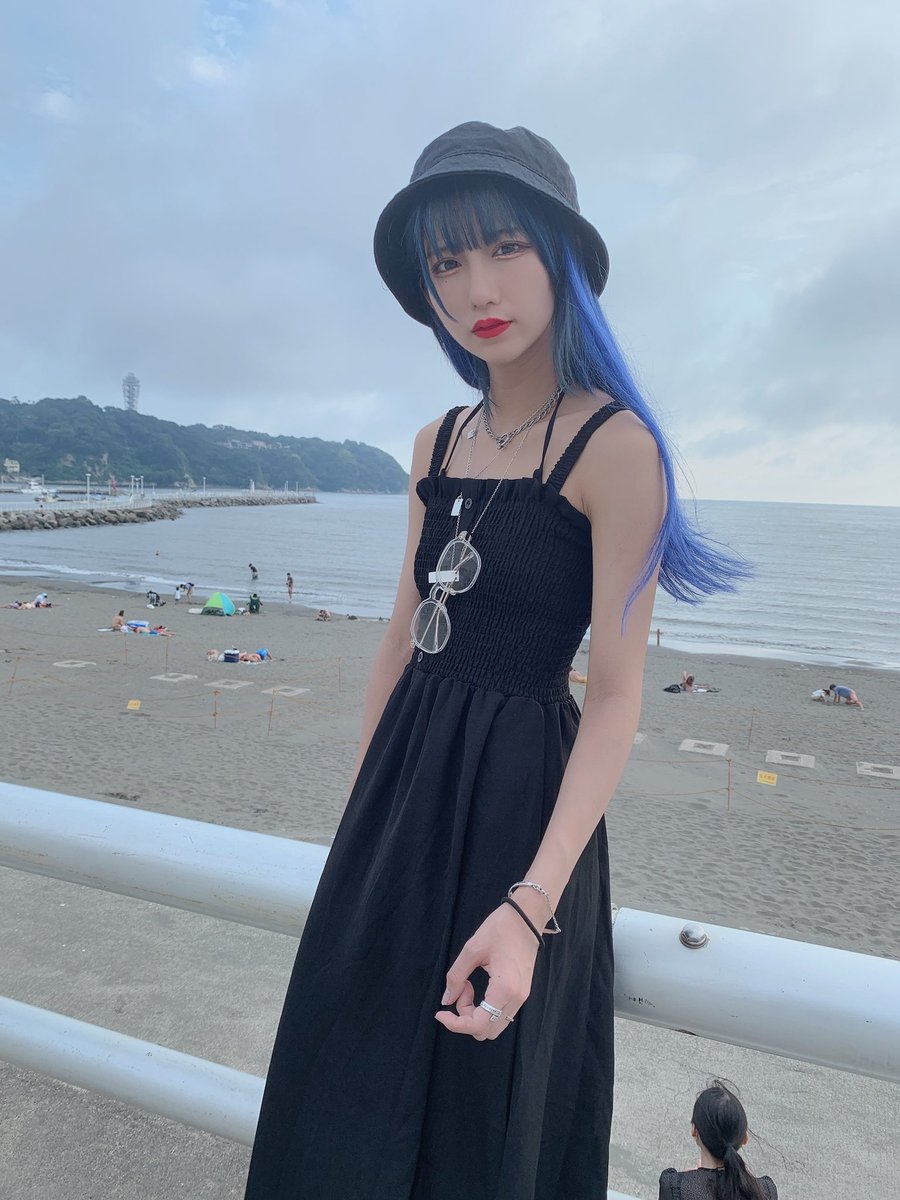 ヒンヌー教の教祖様です。貧乳は良いぞ。 