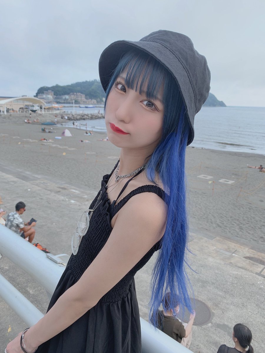 ヒンヌー教の教祖様です。貧乳は良いぞ。 