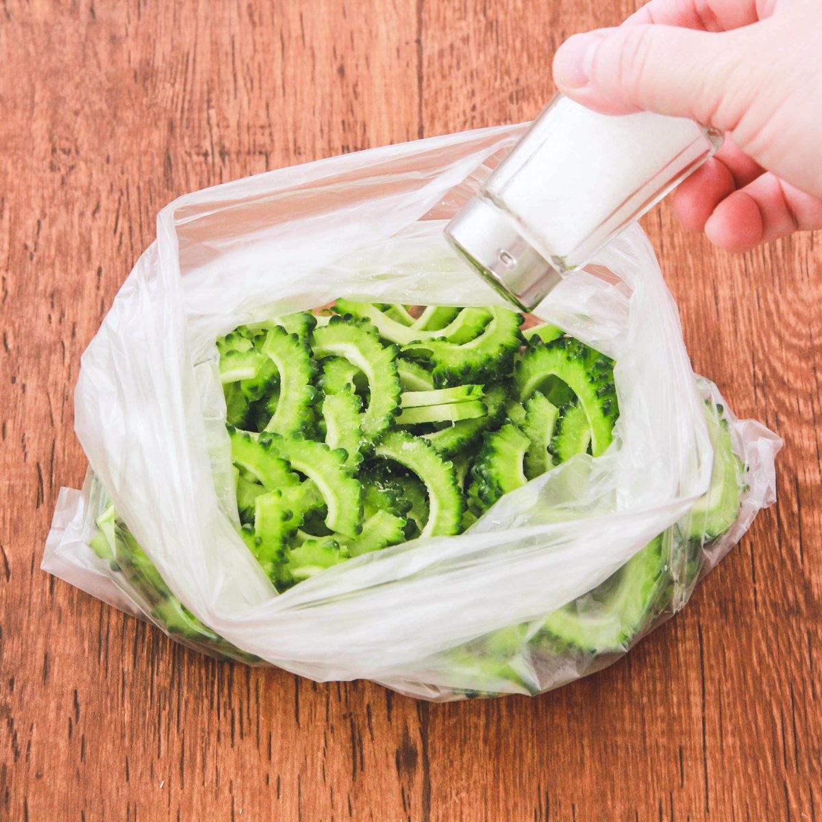   1本につきうま味調味料6ふり、塩小さじ1/4が目安