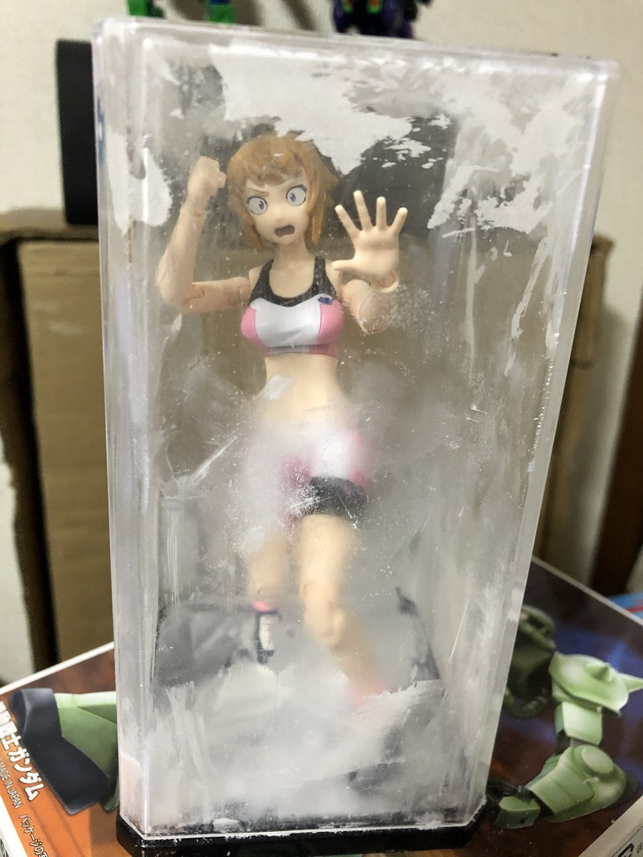 百均のケースと接着剤と重曹で 凍ってるように見える(?)ケースを作ってみました 