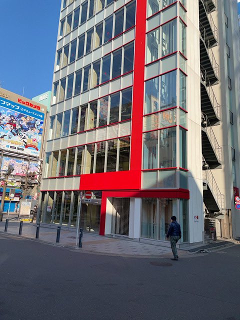 使いにくい細いビルだがすっからかん