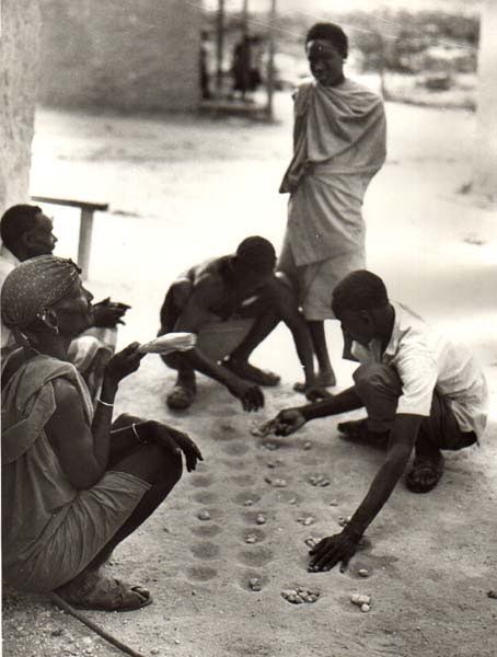  紀元前から遊ばれているアフリカ起源のボードゲーム