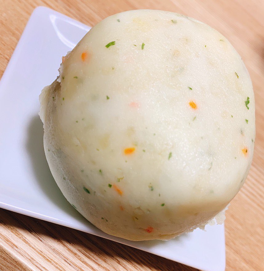 じゃがアリゴとやらが流行ってるからレシピ通りに作ったんだけど他の人と何かが違う  そして味の素とか醤油とかいれたら色が少し黄色いんですけどこれはもう何なんだろう 