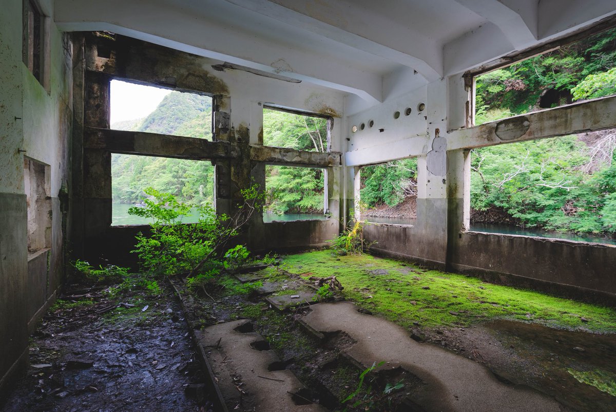 水没した発電所の廃墟…👻⚡️ ・ 水中人工物恐怖症というものがあるそうなのですが、むしろ自分は大好きです