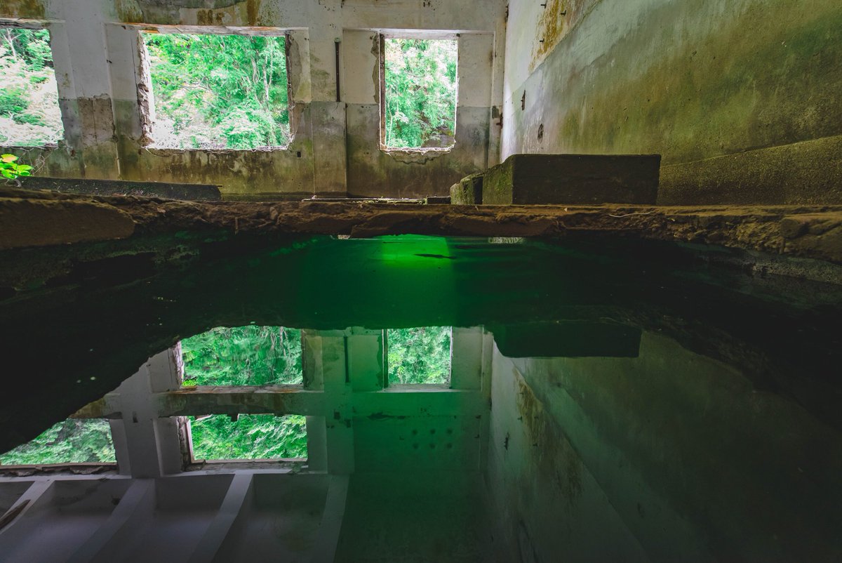 水没した発電所の廃墟…👻⚡️ ・ 水中人工物恐怖症というものがあるそうなのですが、むしろ自分は大好きです