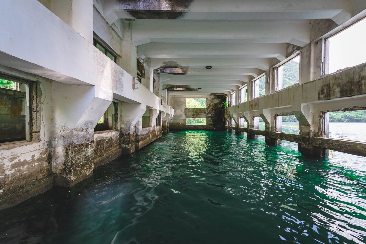 水没した発電所の廃墟…👻⚡️ ・ 水中人工物恐怖症というものがあるそうなのですが、むしろ自分は大好きです