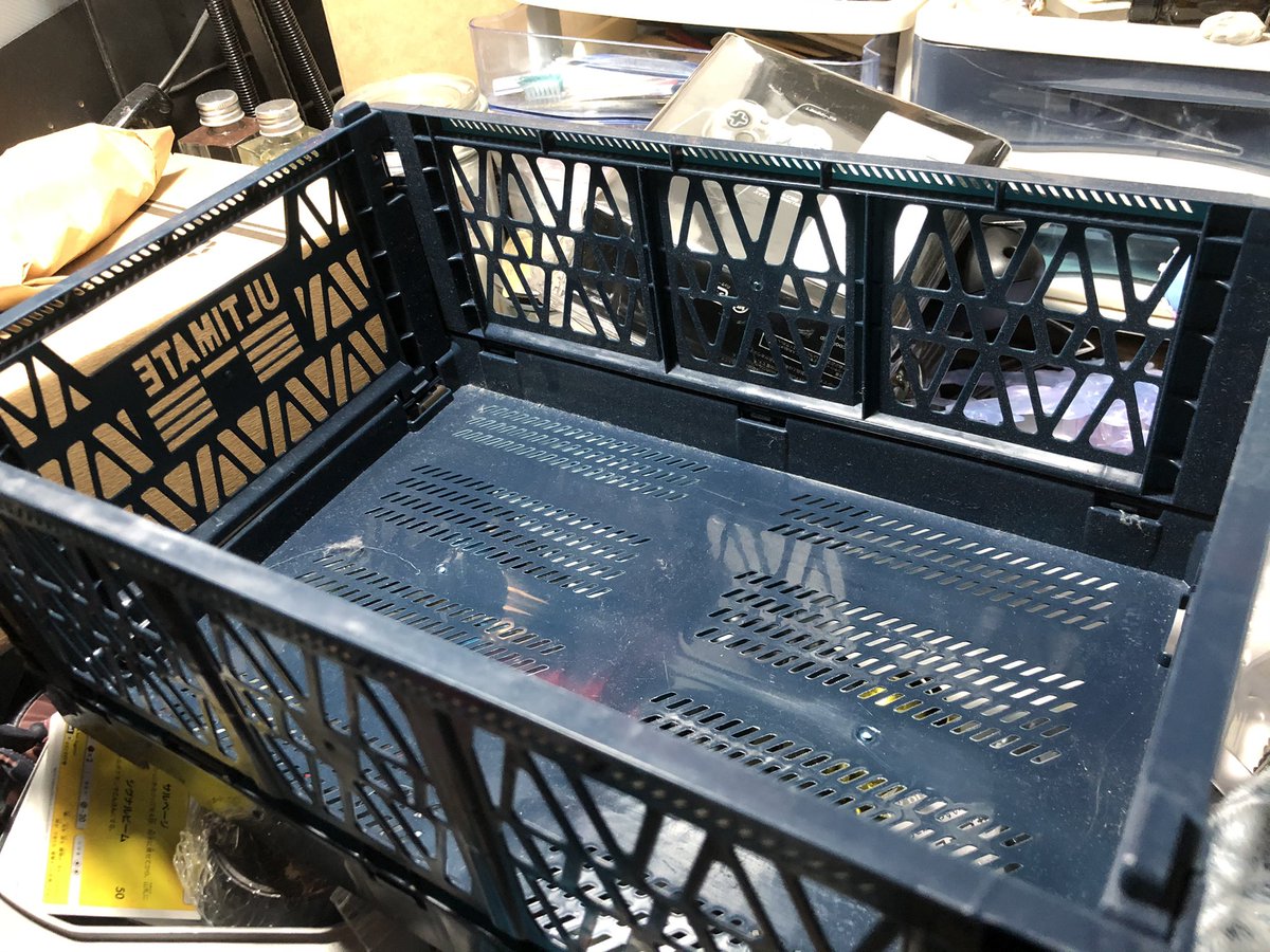 モルカーのサメの格納庫wwwダイソーの折りたたみコンテナだこれwwwwwwww 