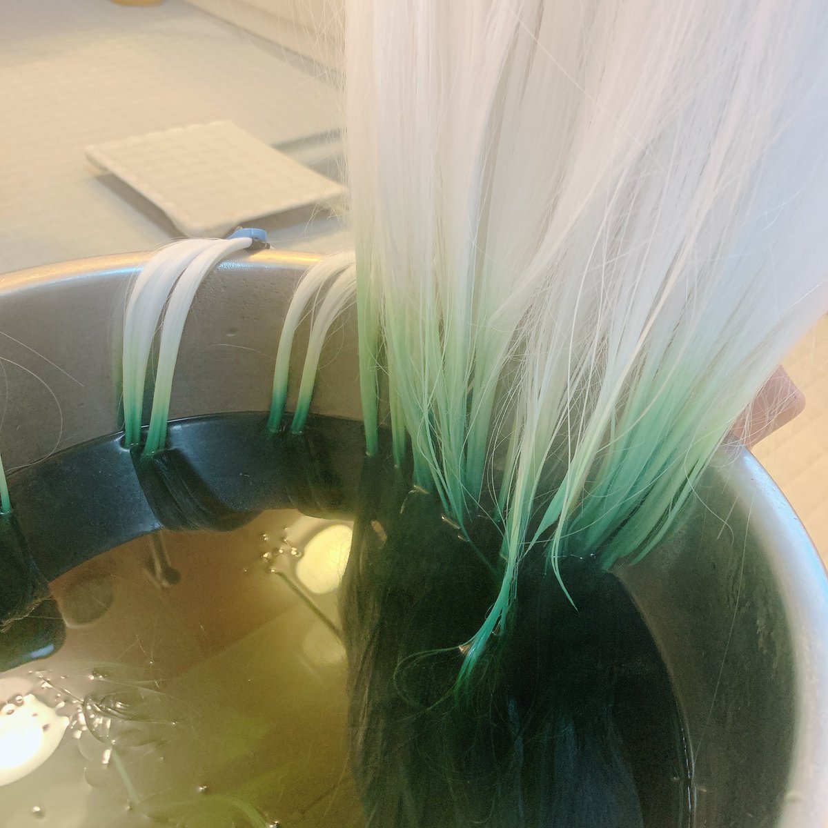 ウィッグ作ってんのかネギ作ってんのか分からなくなってきた今9割ネギ作ってる🤷🏻‍♂️ 